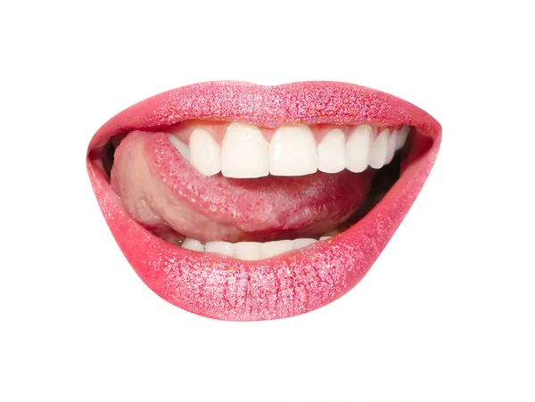Mooie Mond Met Glanzende Roze Lippenstift Geïsoleerd Wit — Stockfoto