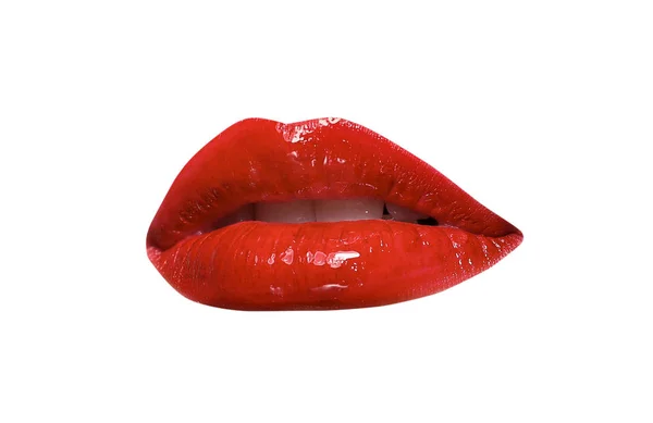 白で隔離光沢のある赤い口紅の美しい口 — ストック写真