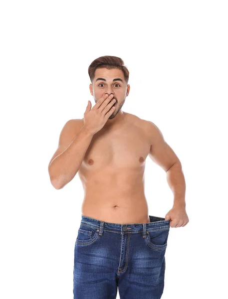 Fitter Mann Übergroßen Jeans Auf Weißem Hintergrund Gewichtsverlust — Stockfoto