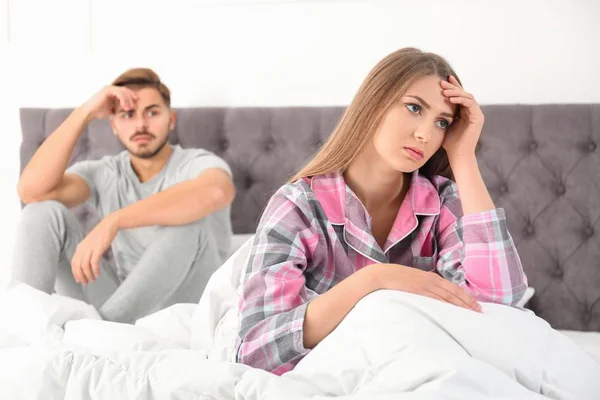 Young Couple Relationship Problems Ignoring Each Other Bedroom — Stock Photo, Image