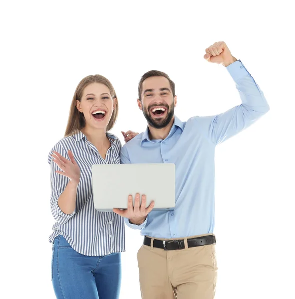 Jovens Emocionais Com Laptop Celebrando Vitória Fundo Branco — Fotografia de Stock