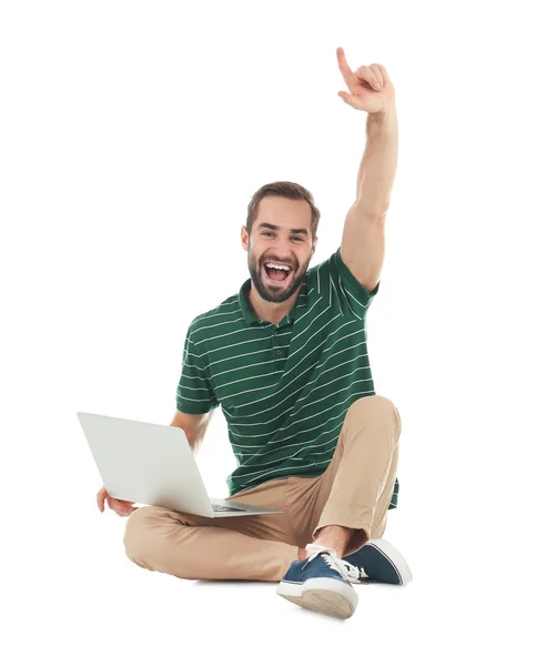 Jovem Emotivo Com Laptop Celebrando Vitória Fundo Branco — Fotografia de Stock