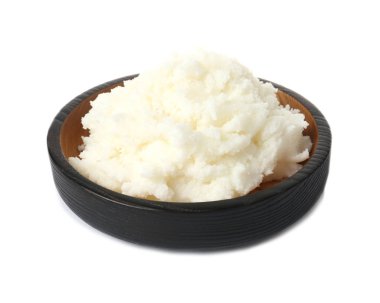 Shea yağı üzerinde beyaz izole kase