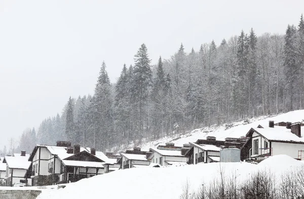 Hermosa Vista Estación Esquí Montaña Con Muchas Cabañas Vacaciones Invierno —  Fotos de Stock