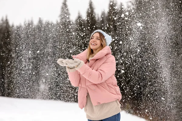 Par Spendera Tid Utomhus Snöig Dag Vintersemester — Stockfoto