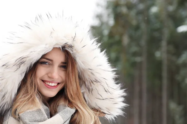 Par Spendera Tid Utomhus Snöig Dag Vintersemester — Stockfoto