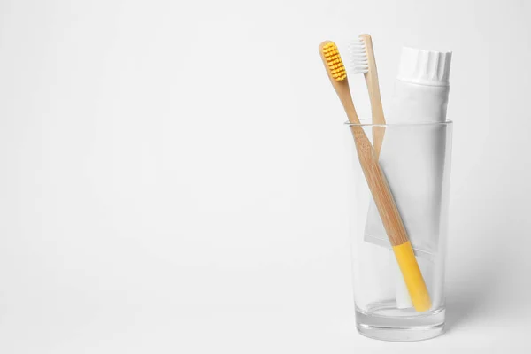 Glass Brushes Toothpaste White Background Space Text — Stock Photo, Image