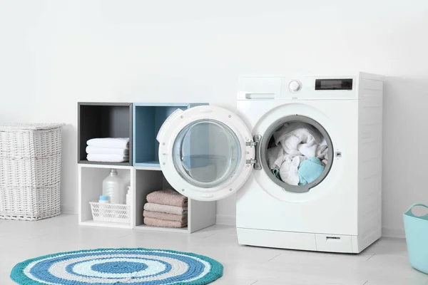 Crumpled Towels Washing Machine Home Laundry Room Interior — Stock Photo, Image