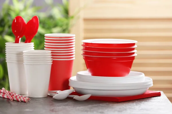 New Plastic Dishware Table Blurred Background Table Setting — Stock Photo, Image