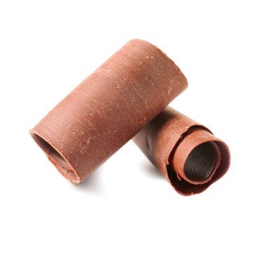 Beyaz arka planda dekorasyon için lezzetli çikolata bukleleri