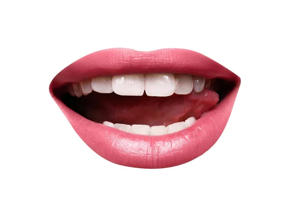 Hermosa Boca Con Lápiz Labial Rosa Aislado Blanco — Foto de Stock