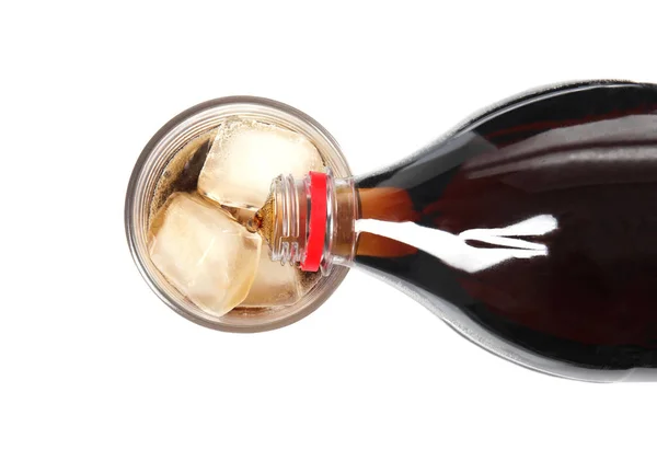 Erfrischende Cola Glas Mit Eiswürfeln Auf Weißem Hintergrund Gießen Draufsicht — Stockfoto