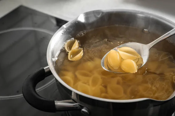 Koken Pasta Pot Elektrisch Fornuis Close Weergave — Stockfoto