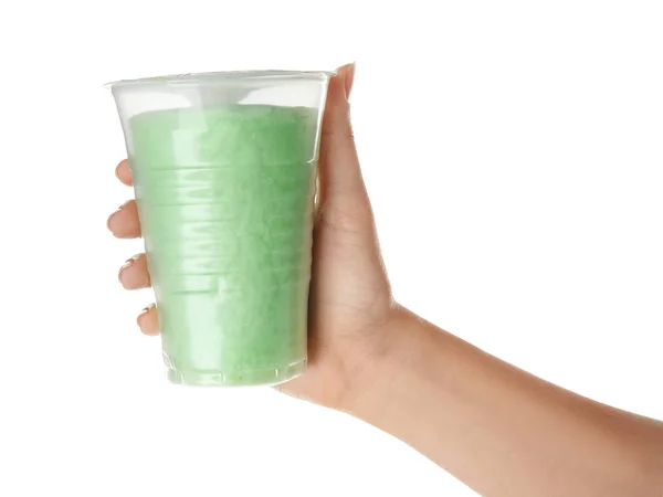 Женщина Держит Пластиковую Чашку Вкусной Сладкой Ватой Белом Фоне Крупным — стоковое фото