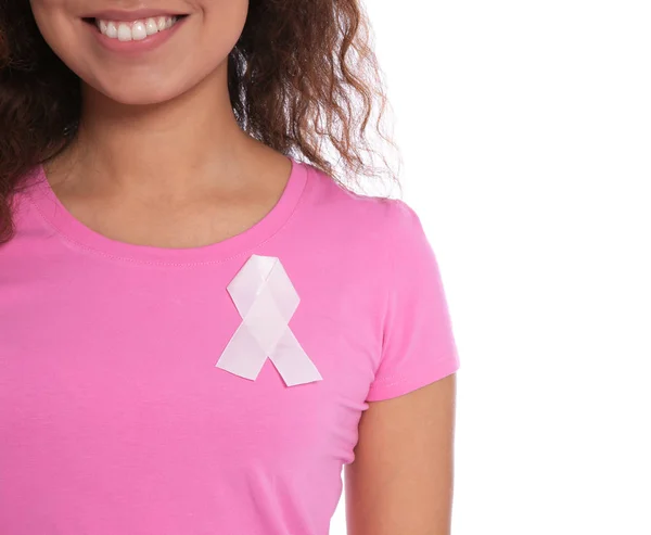 Afroamerikansk Kvinna Med Siden Band Vitbakgrund Närbild Breast Cancer Awareness — Stockfoto