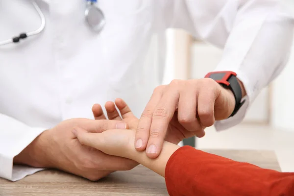 Doctor Checking Little Boy Pulse Fingers Hospital Closeup — Stock Photo, Image