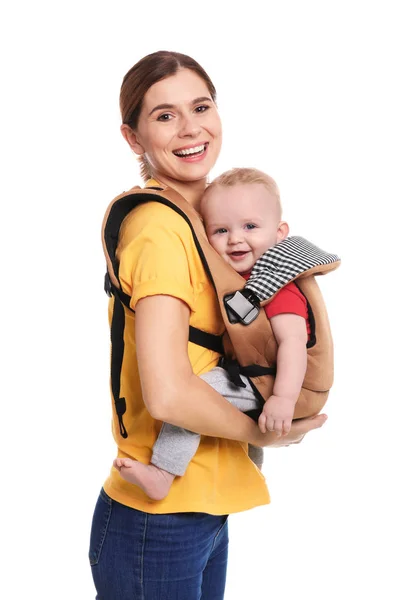 Femme Avec Son Fils Dans Porte Bébé Sur Fond Blanc — Photo