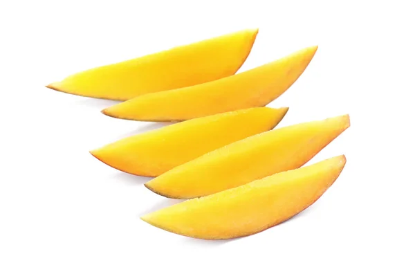 Rodajas Delicioso Mango Maduro Sobre Fondo Blanco — Foto de Stock