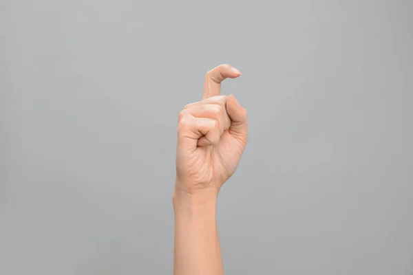 Kadın Gösteren Gri Arka Plan Closeup Harfinde Şaret Dili — Stok fotoğraf