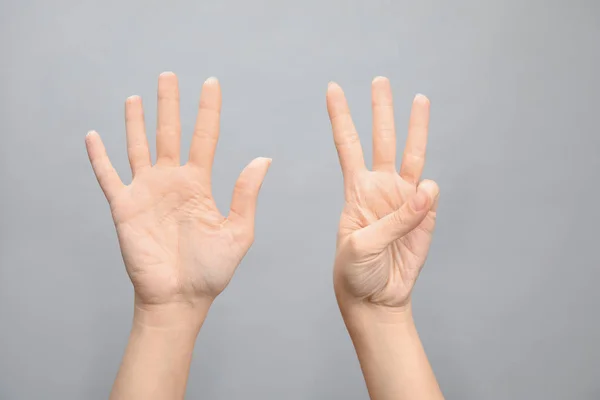 Woman Showing Sign Eight Grey Background Closeup Body Language — Stock Photo, Image