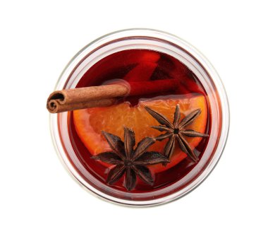 Beyaz, en iyi görünüm izole baharatlar ile mulled şarap