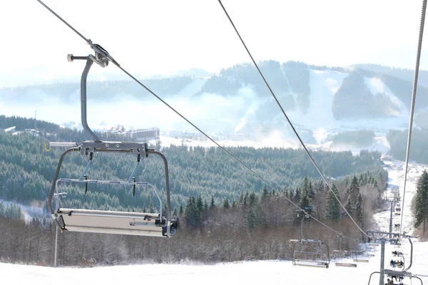 Vackra Bergslandskap Med Chairlift Vintersemester — Stockfoto