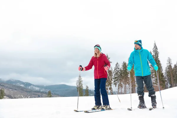Kvinna Med Stickade Vantar Håller Snowjordklot Utomhus Närbild Utrymme För — Stockfoto