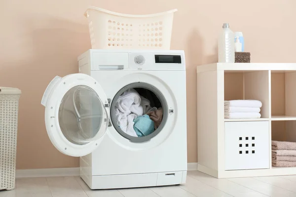 Crumpled Towels Washing Machine Home Laundry Room Interior — Stock Photo, Image