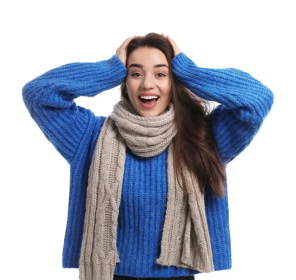 Mujer Joven Con Ropa Abrigo Sobre Fondo Blanco Temporada Invierno — Foto de Stock