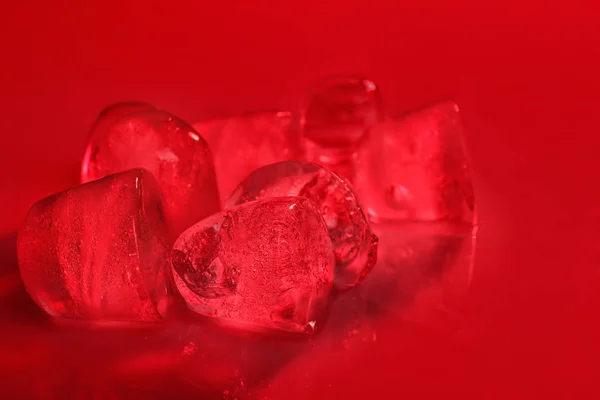 Derretimiento Cubitos Hielo Sobre Fondo Color Líquido Congelado —  Fotos de Stock