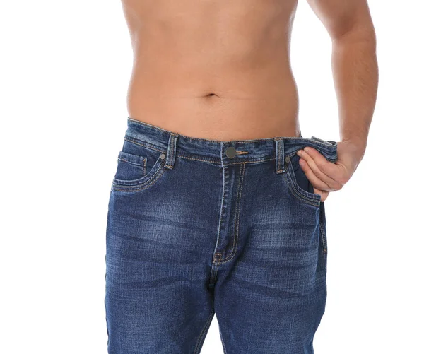 Fitter Mann Oversize Jeans Auf Weißem Hintergrund Nahaufnahme Gewichtsverlust — Stockfoto