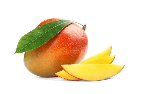 Köstliche Reife Mangos Auf Weißem Hintergrund Tropische Früchte — Stockfoto