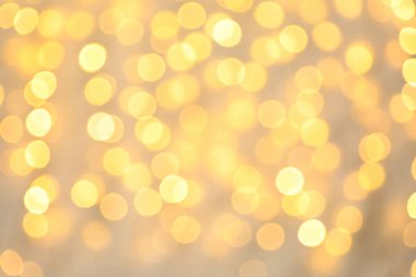 Altın Noel ışıkları bulanık görünümü arka plan olarak. Bokeh etkisi
