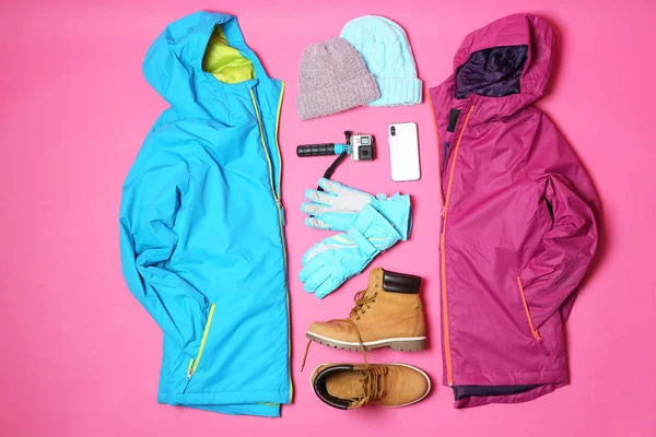 Επίπεδη Lay Σύνθεση Ζεστά Ρούχα Για Χειμερινές Διακοπές Στο Χρώμα — Φωτογραφία Αρχείου