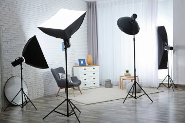 Oturma odası iç tasarım ve profesyonel ekipman fotoğraf Studio örneği
