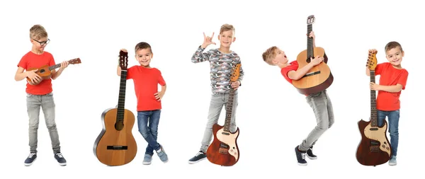 Bonitos Meninos Com Guitarras Fundo Branco — Fotografia de Stock