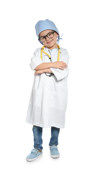 Mignon Petit Enfant Manteau Médecin Avec Stéthoscope Sur Fond Blanc — Photo