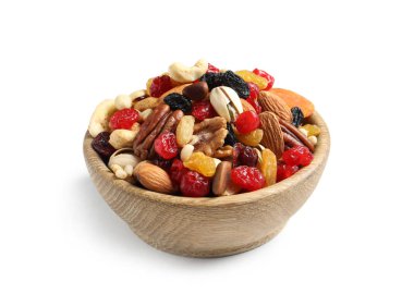 Farklı Kuruyemiş ve beyaz zemin üzerine fındık ile kase