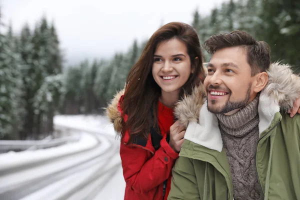 Pareja Ropa Abrigo Aire Libre Vacaciones Invierno — Foto de Stock