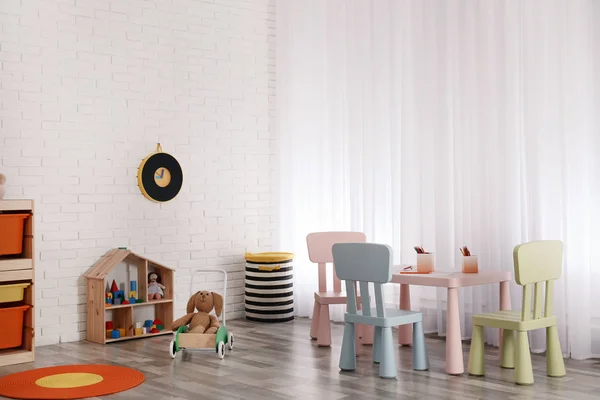 Quarto Infantil Moderno Interior Com Mesa Cadeiras — Fotografia de Stock