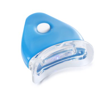 Diş beyazlatma beyaz arka plan üzerinde aygıt. Diş Bakımı