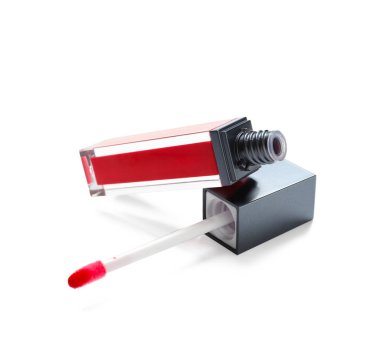 Aplikatör beyaz zemin üzerine kırmızı sıvı rujla