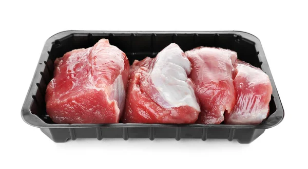Envase Plástico Con Carne Cruda Sobre Fondo Blanco —  Fotos de Stock