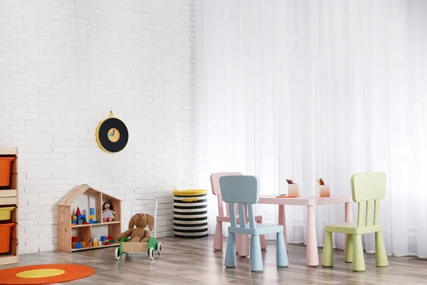 Quarto Infantil Moderno Interior Com Mesa Cadeiras — Fotografia de Stock