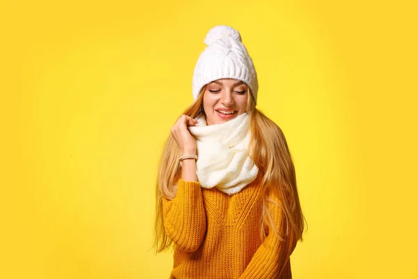 Portrait Emotional Young Woman Stylish Hat Sweater Scarf Color Background — Stock Photo, Image