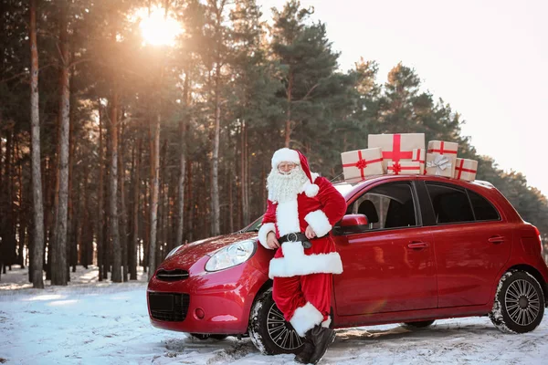 Authentic Santa Claus Red Car Gift Boxes Outdoors — Stock Photo, Image