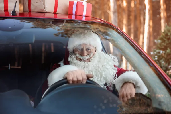 Autentyczny Święty Mikołaj Samochodzie Zobacz Przez Szyby — Zdjęcie stockowe