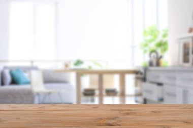 Modern mutfak boş hafif ahşap masa. Mockup tasarım için