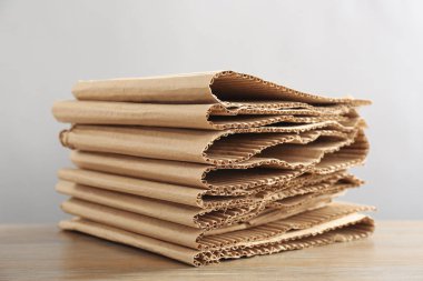 Karton tablo açık renkli, closeup karşı yığını. Geri dönüşüm kavramı