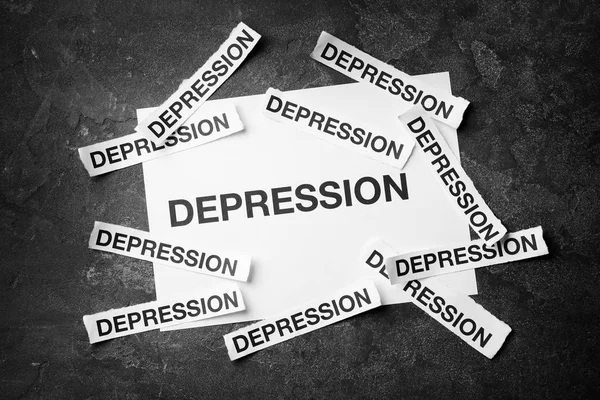 多くの論文に暗い背景に平面図言葉うつ病 — ストック写真